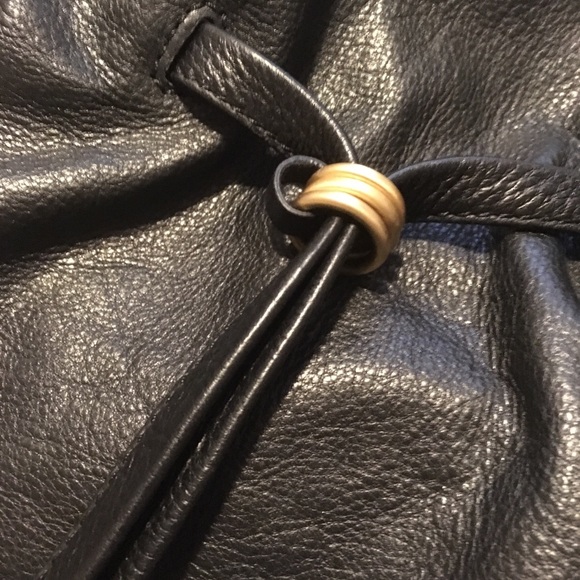 Elliott Lucca Black Leather Bucket Handbag - Picture 6 of 8